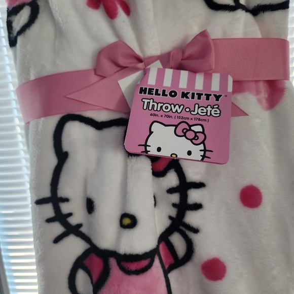 Hello Kitty throw - Picture 5 of 5